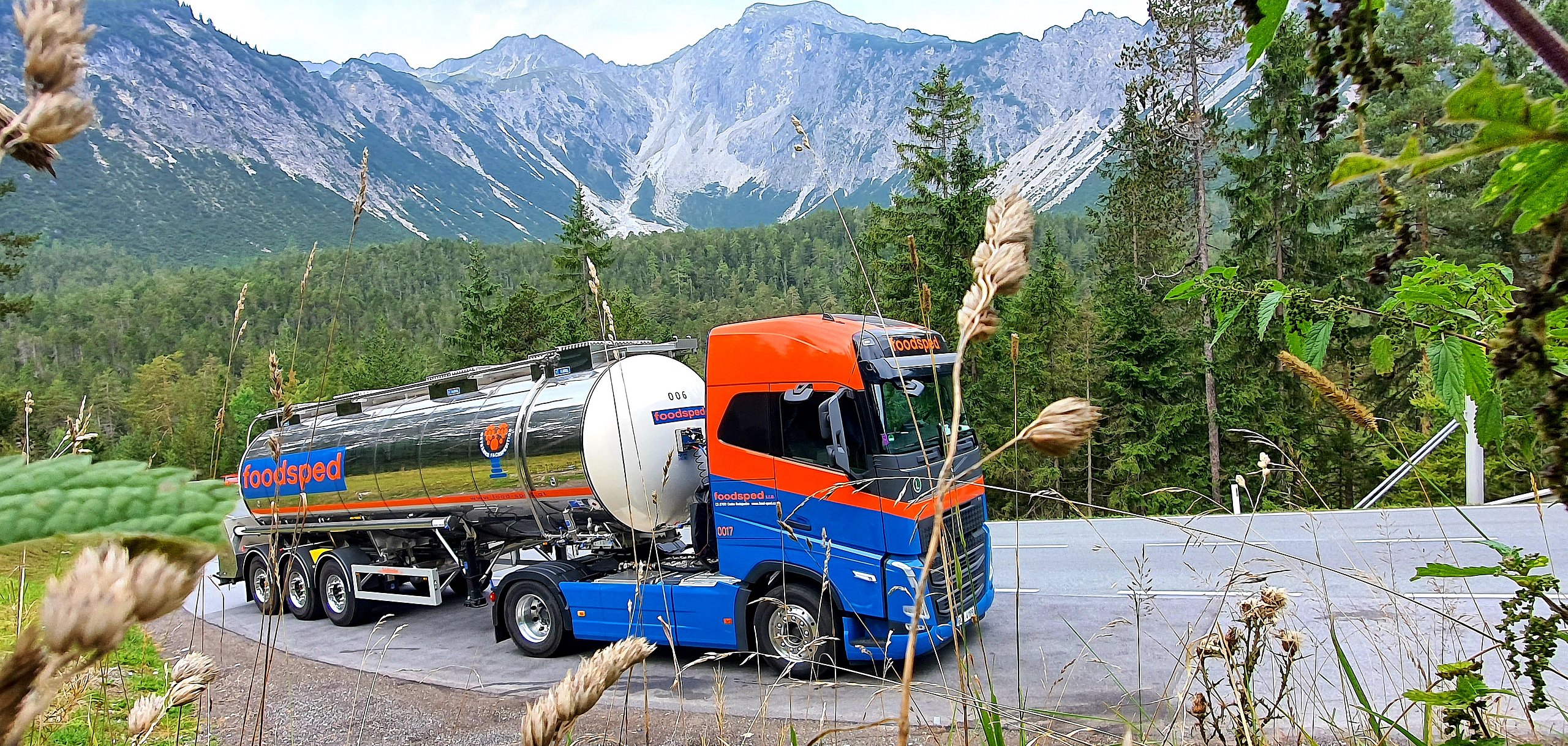 Transport flüssige Lebensmittel / Tankwagen von Foodsped